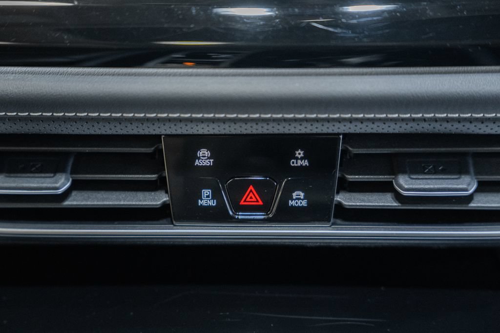 Used 2025 Volkswagen Atlas SEL AWD/4WD image 16