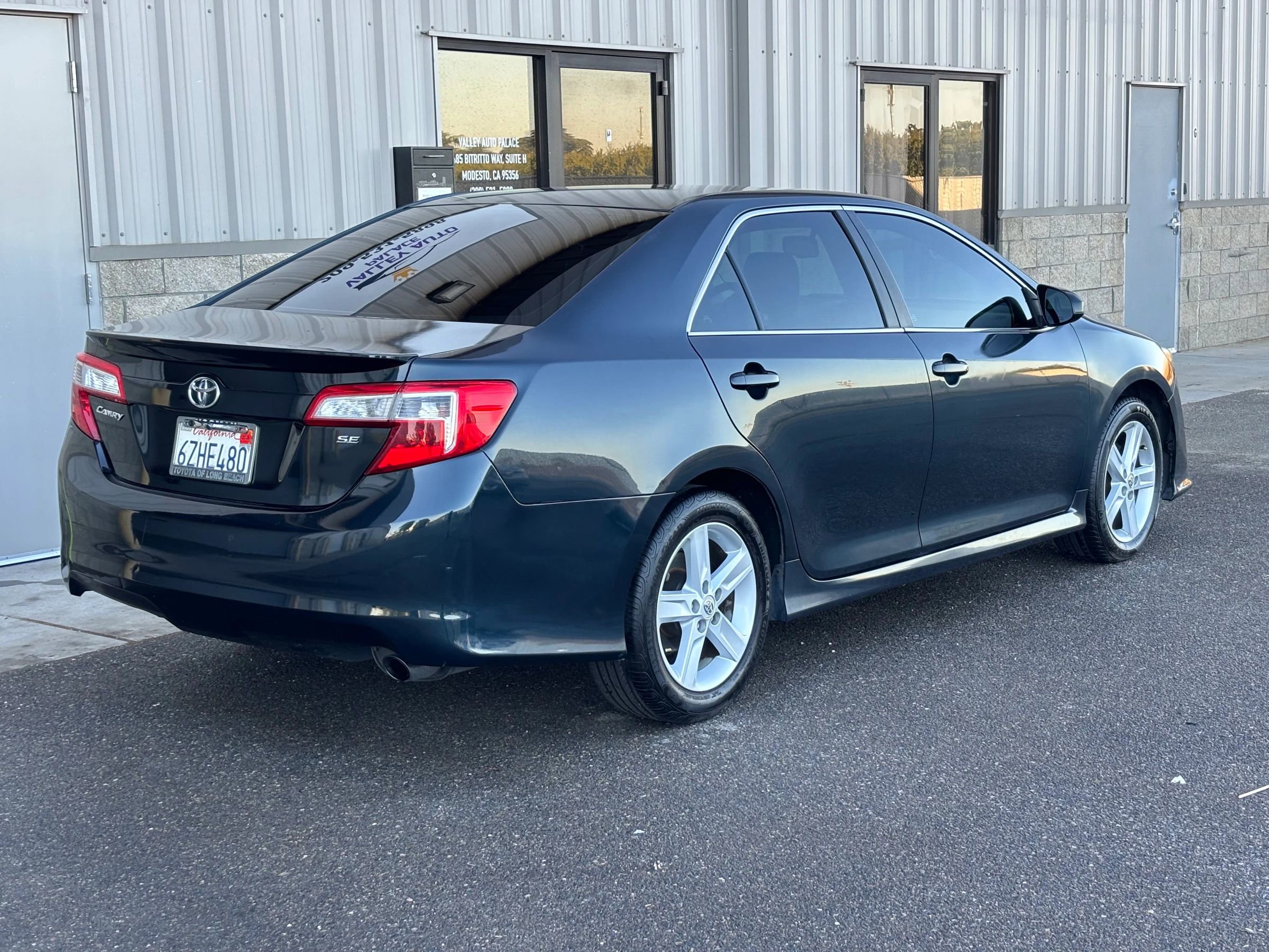 Used 2013 Toyota Camry SE image 3