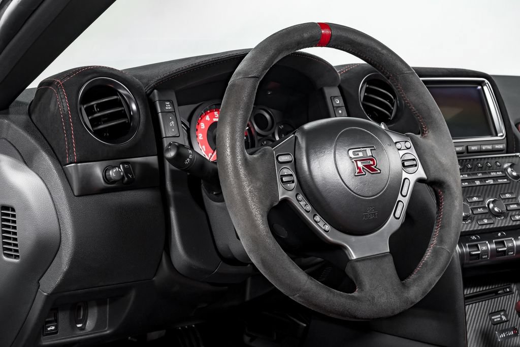 Used 2016 Nissan GT-R NISMO AWD/4WD image 15
