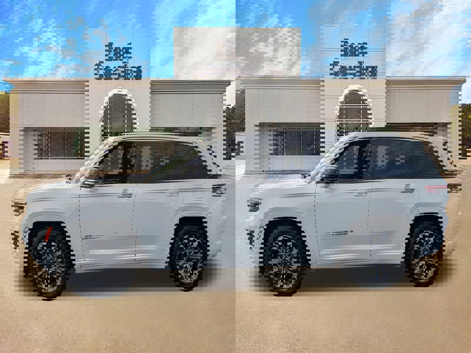 Certified 2025 Jeep Grand Cherokee Overland w/ Luxury Tech Group IV image 6