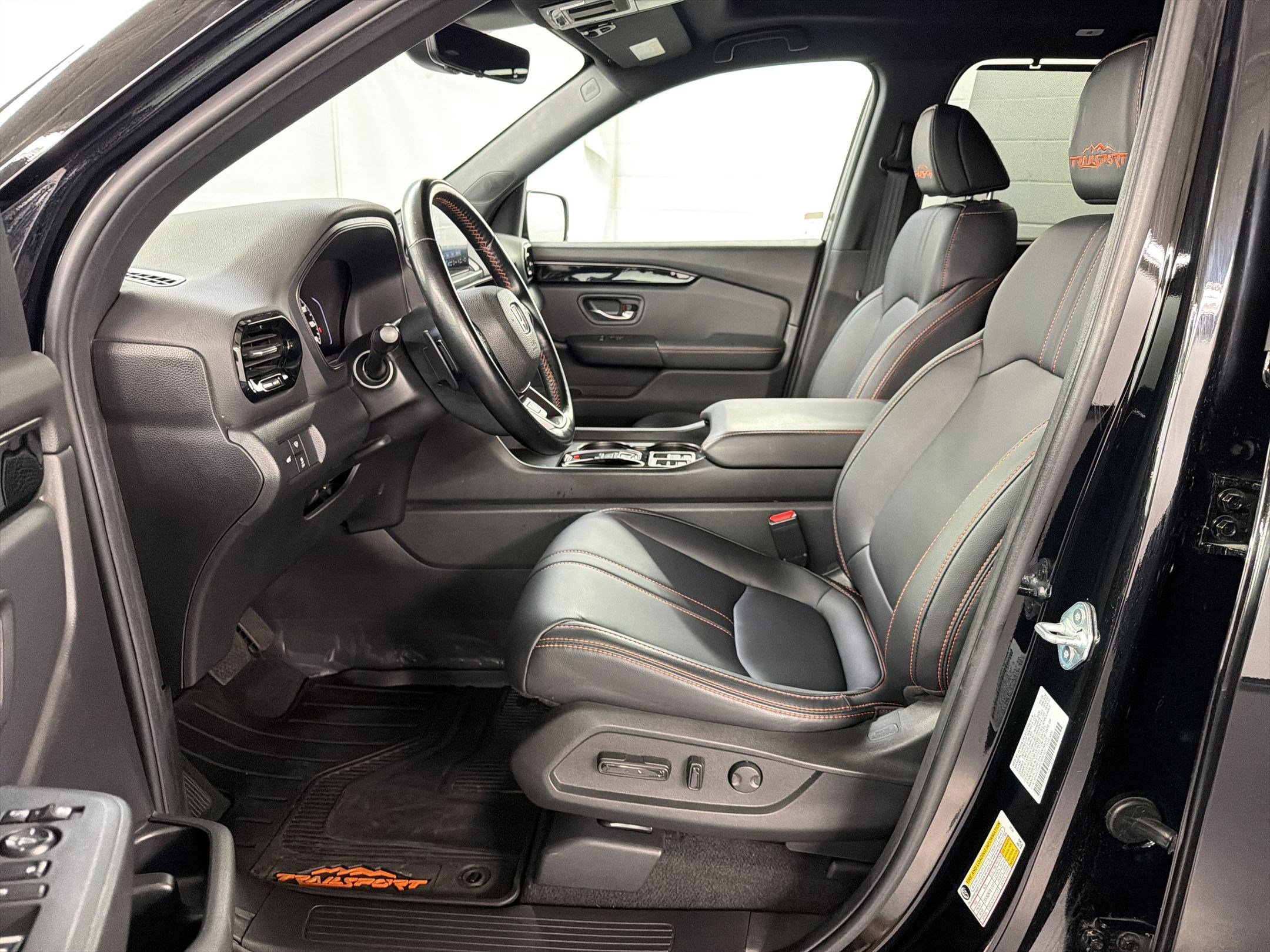 Certified 2025 Honda Pilot TrailSport image 5