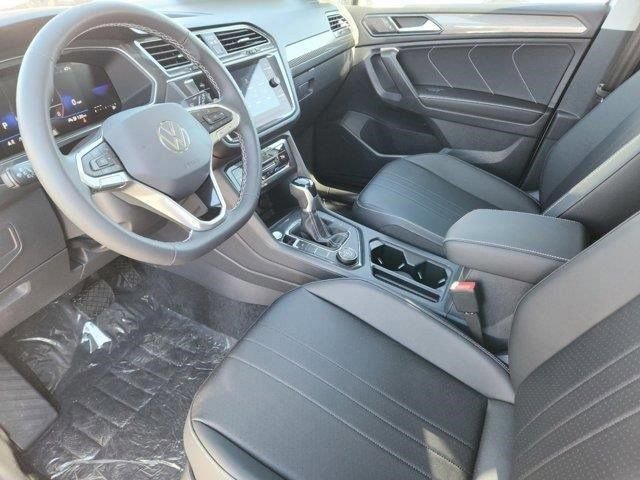 Certified 2024 Volkswagen Tiguan SE image 8