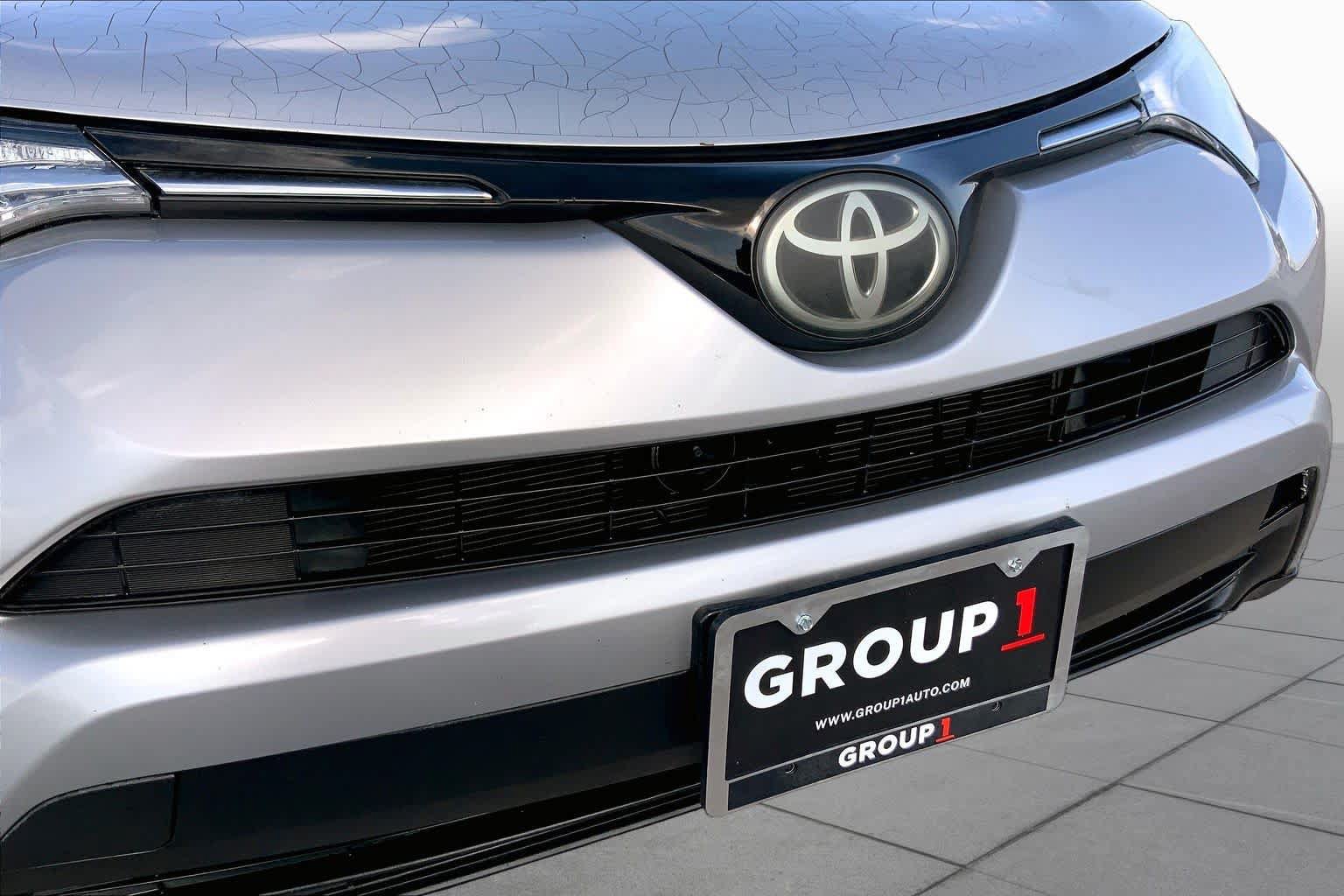 Used 2017 Toyota RAV4 LE FWD image 29