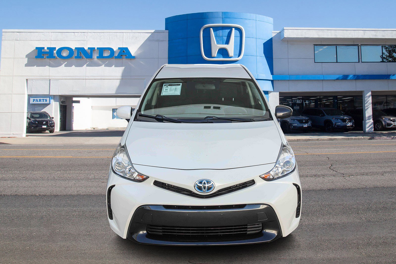 Used 2017 Toyota Prius V Five image 2