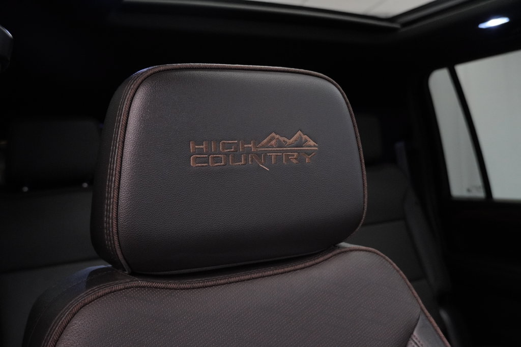 Used 2023 Chevrolet Suburban High Country AWD/4WD image 33