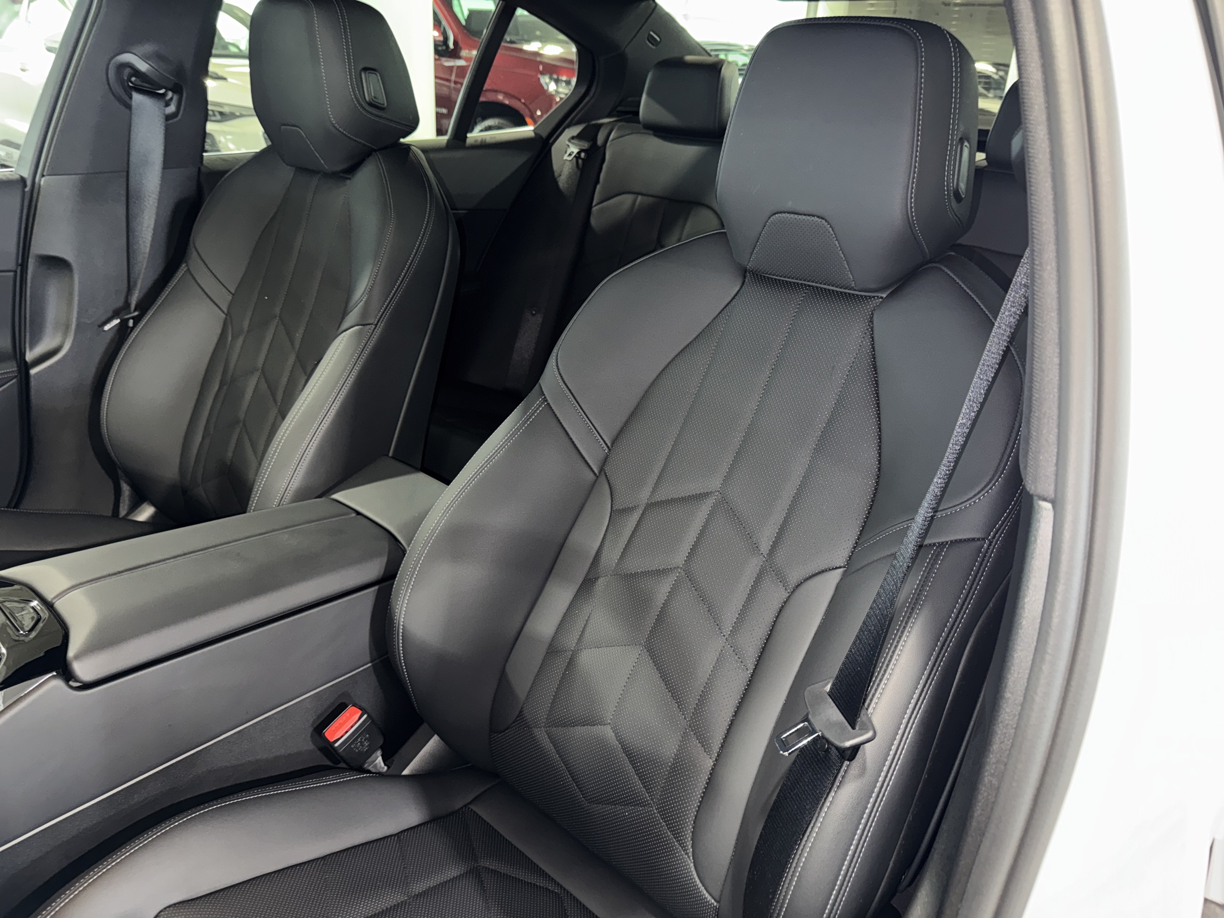 Used 2025 BMW 530i w/ Premium Package RWD image 33