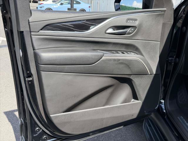 Used 2023 Cadillac Escalade ESV Sport AWD/4WD image 18