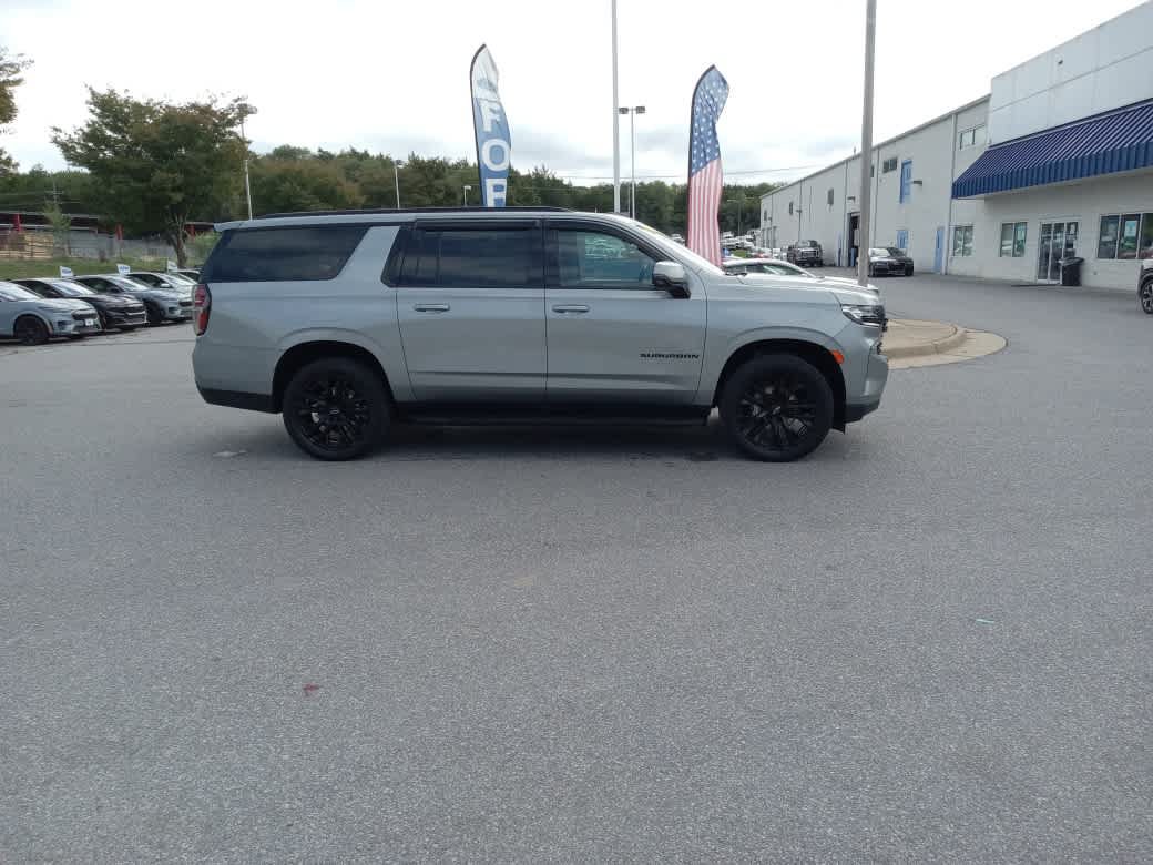 Used 2024 Chevrolet Suburban RST w/ Luxury Package AWD/4WD image 8