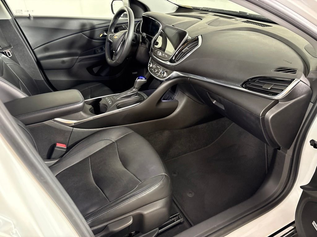 Used 2018 Chevrolet Volt Premier w/ Driver Confidence Package FWD image 18