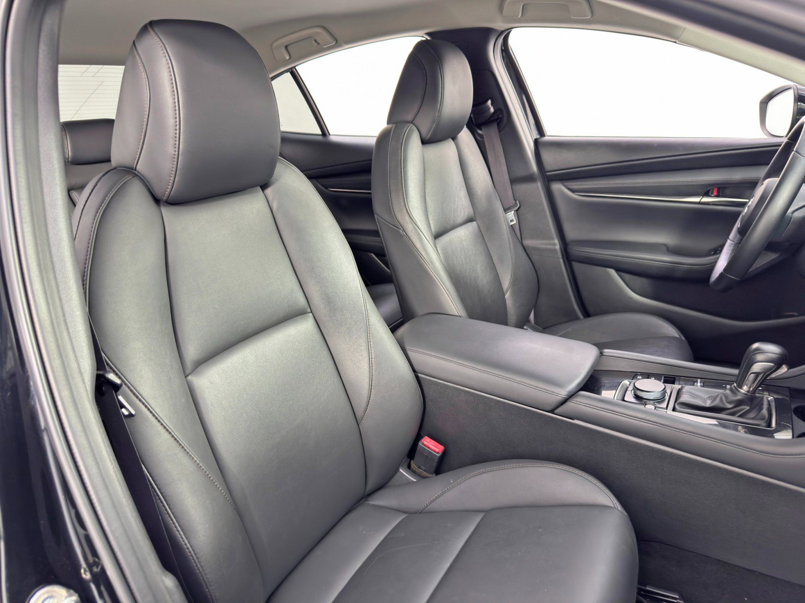 Used 2019 MAZDA MAZDA3 Sedan w/ Preferred Package image 33