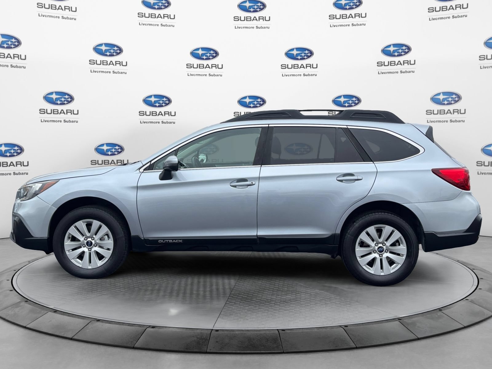 Used 2019 Subaru Outback 2.5i Premium AWD/4WD image 2