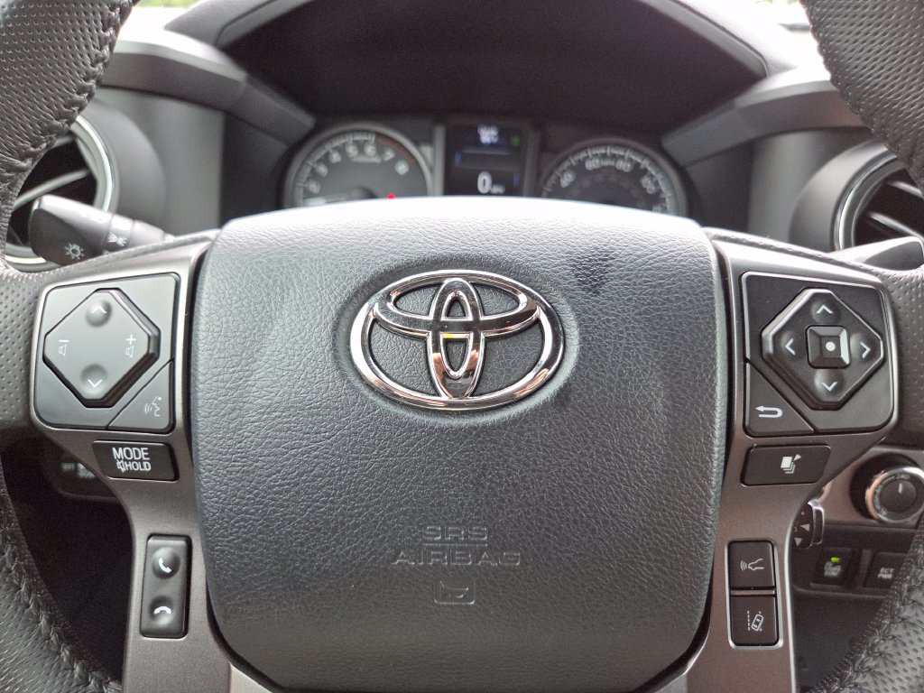 Used 2018 Toyota Tacoma TRD Sport w/ Technology Package AWD/4WD image 35