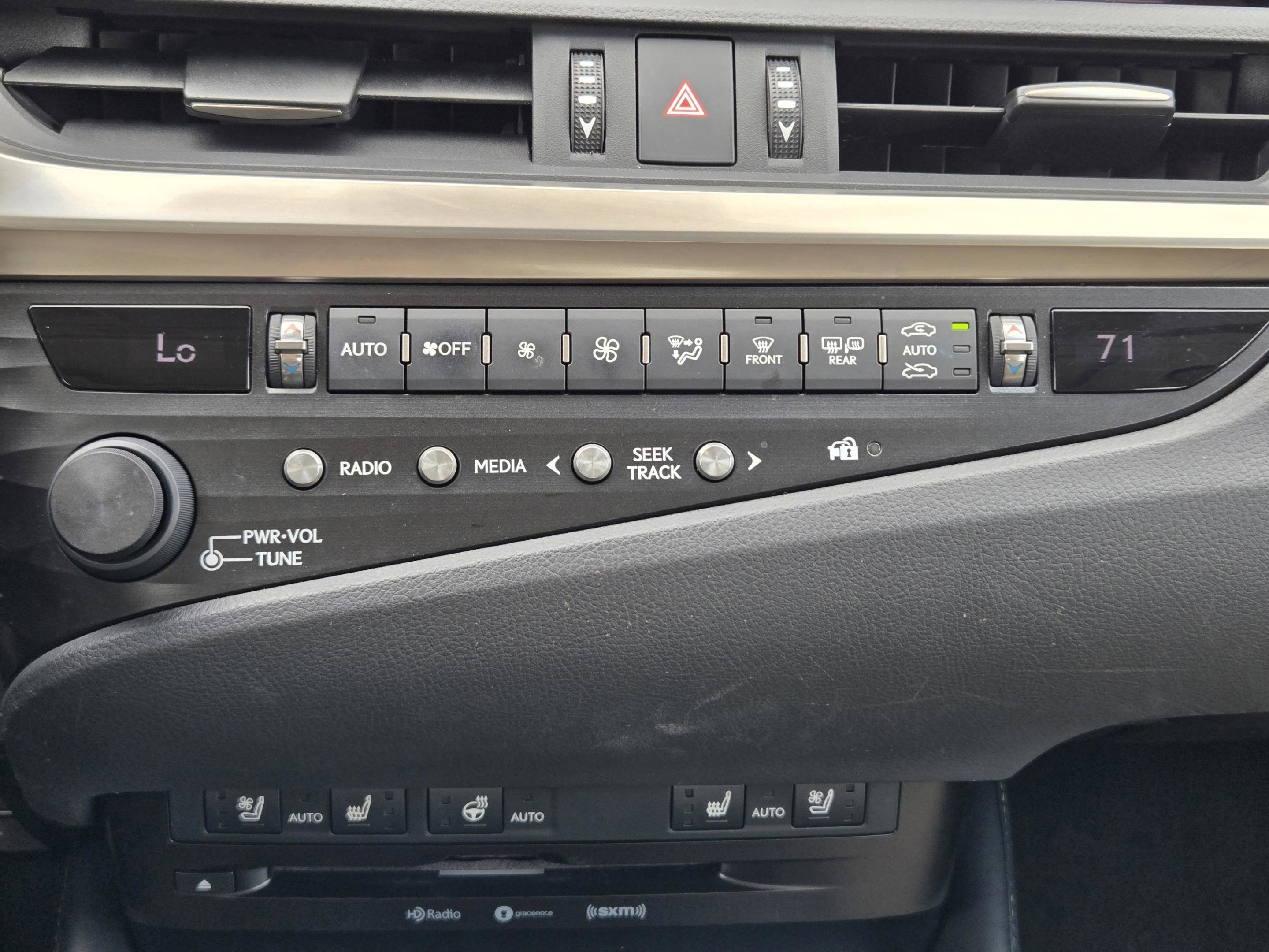 Used 2019 Lexus ES 300h w/ Premium Package image 16