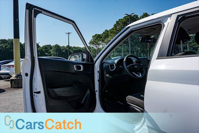 Used 2022 Hyundai Venue SE FWD image 18