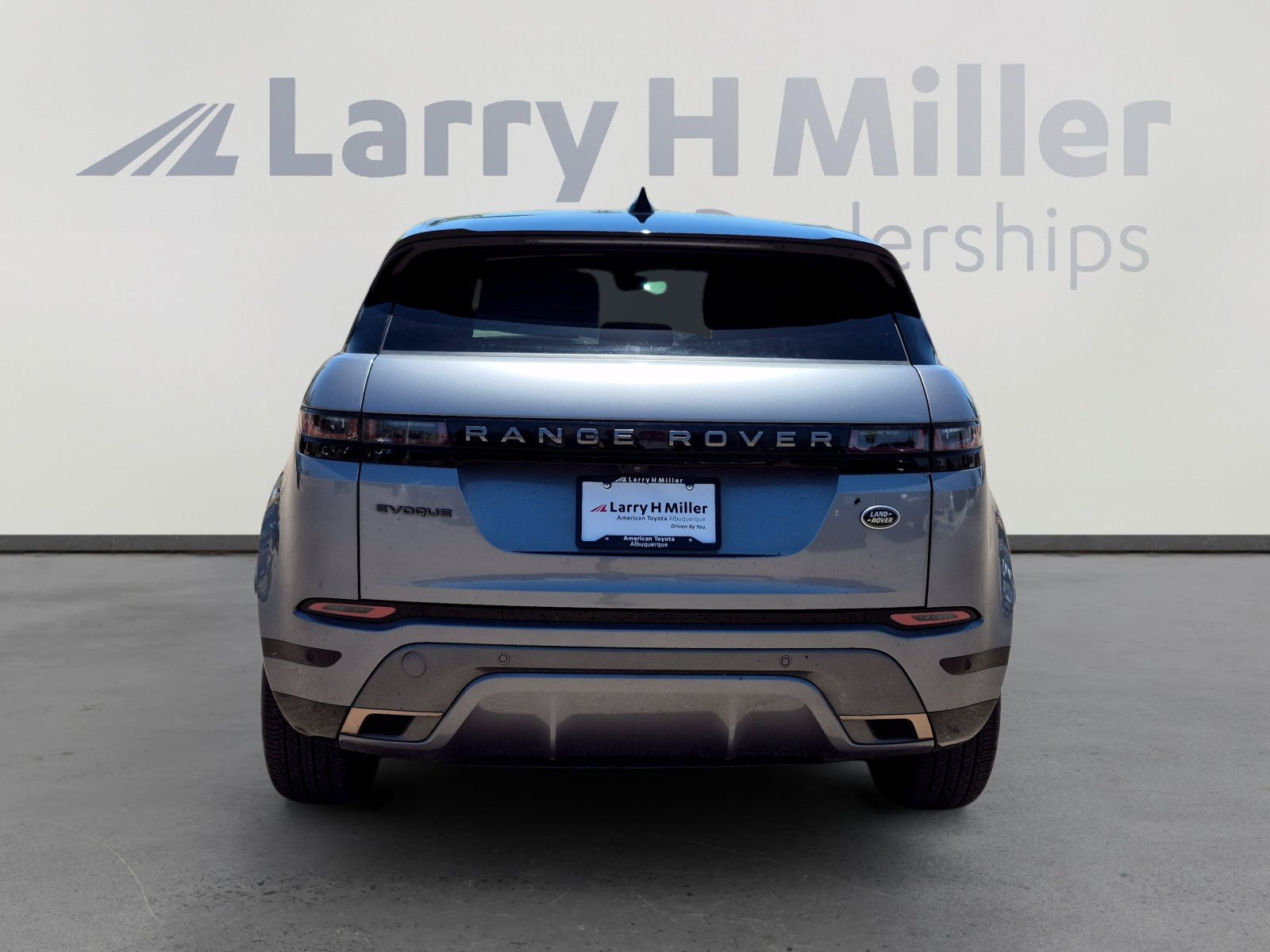 Used 2023 Land Rover Range Rover Evoque R-Dynamic S AWD/4WD image 4