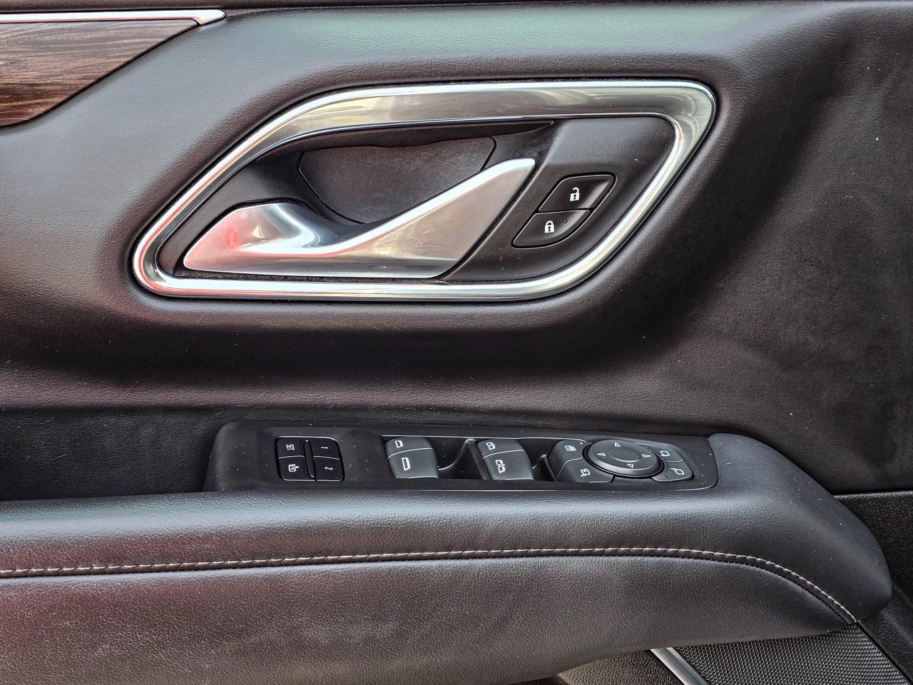 Used 2022 Chevrolet Tahoe LT w/ Luxury Package image 14