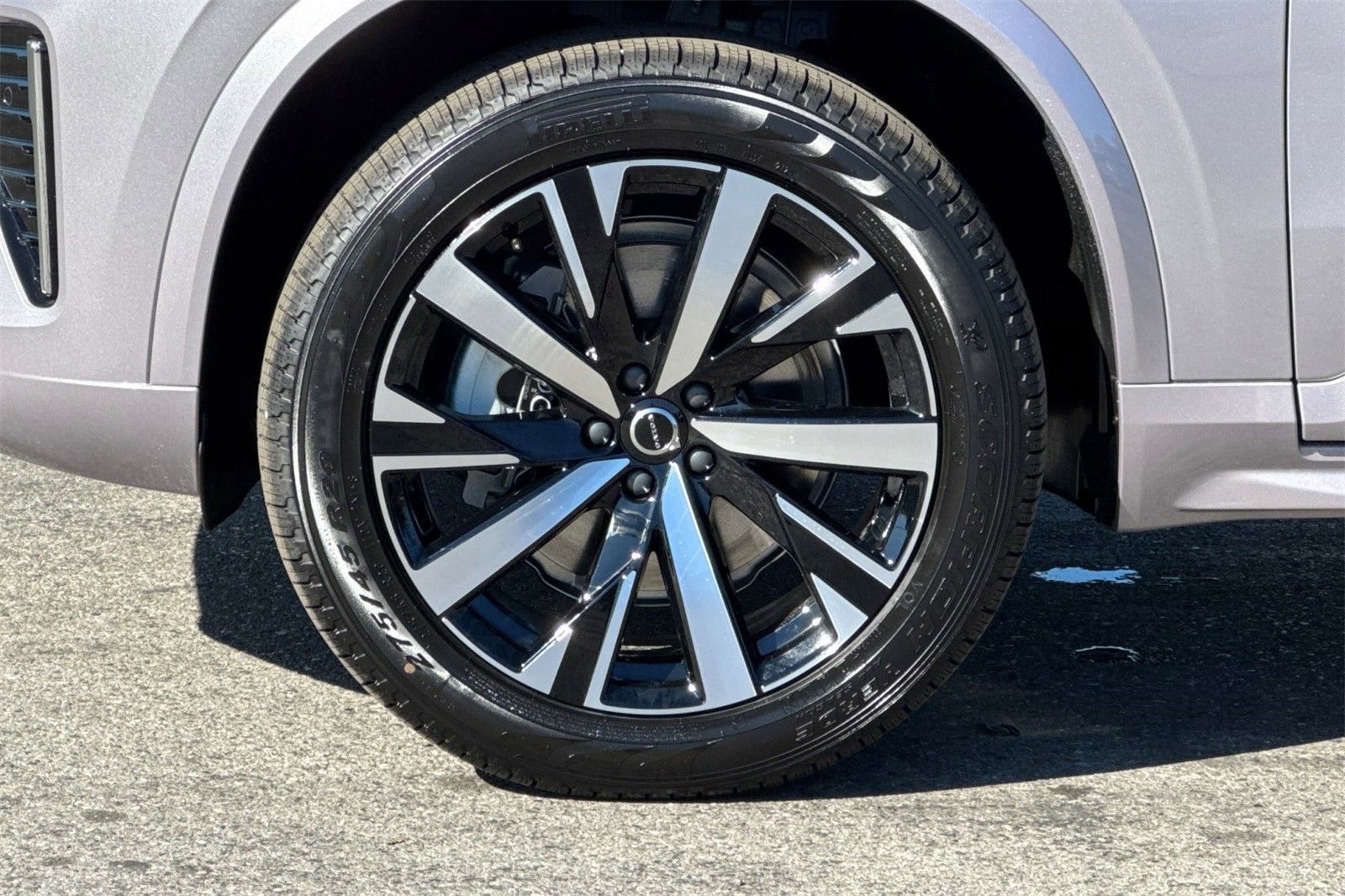 New 2026 Volvo XC90 B6 Core w/ Protection Package image 27