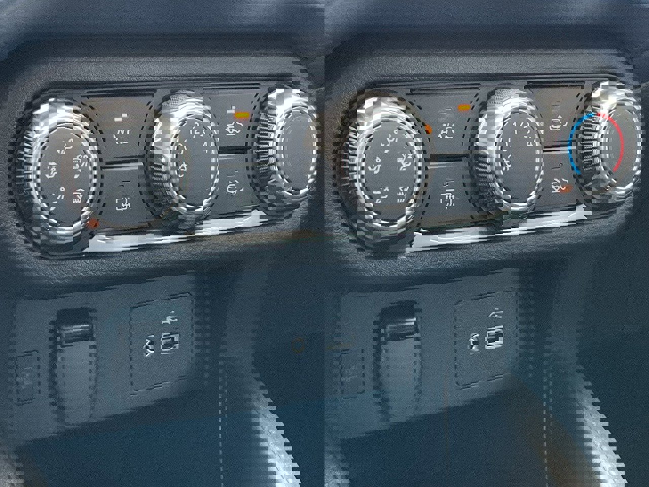 New 2025 Nissan Versa SV w/ Trunk Package image 28