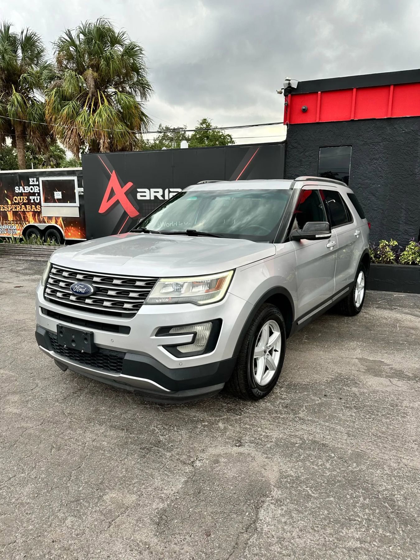 Used 2016 Ford Explorer XLT w/ Equipment Group 202A image 1