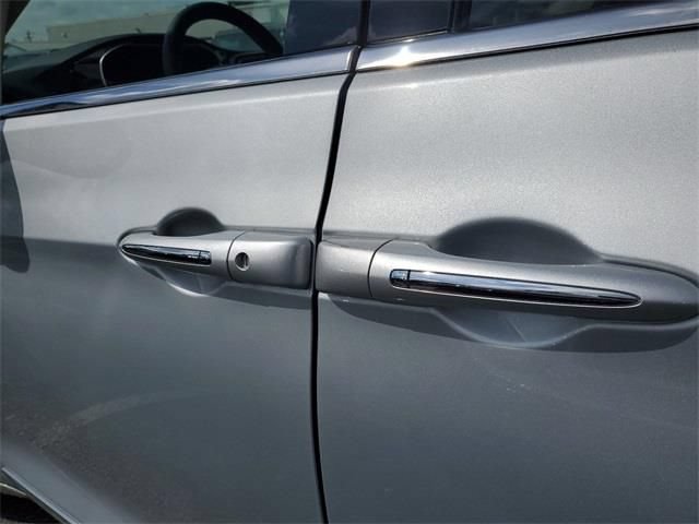 New 2023 Chrysler Pacifica Limited FWD image 19