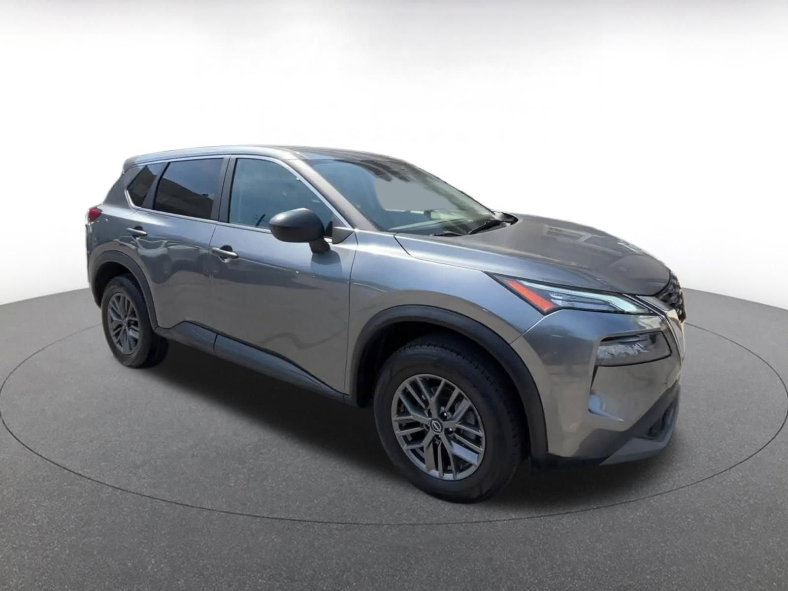 Used 2023 Nissan Rogue S FWD image 2