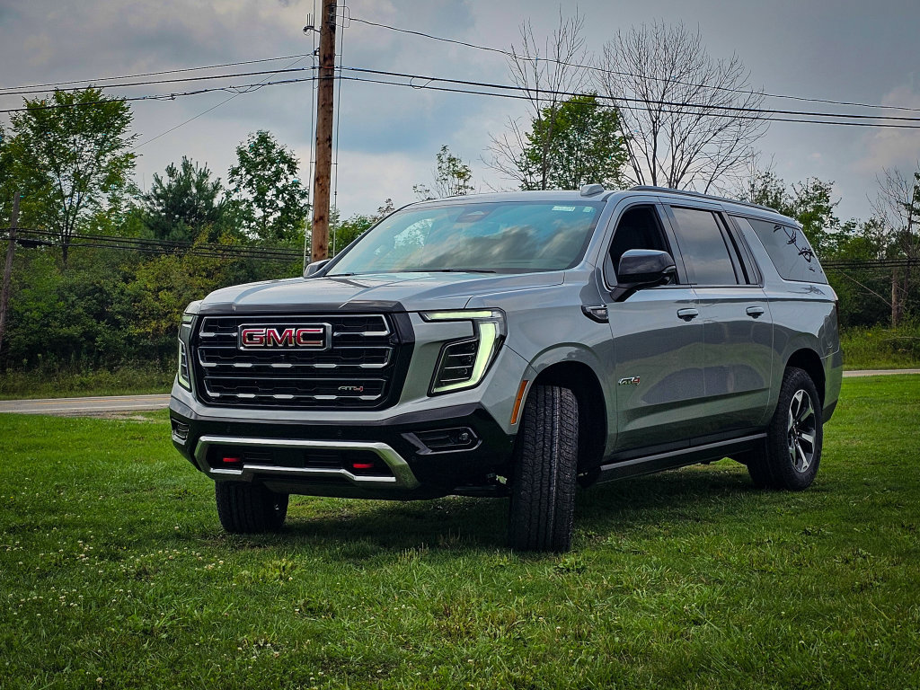 New 2026 GMC Yukon XL AT4 w/ AT4 Premium Plus Package AWD/4WD image 7