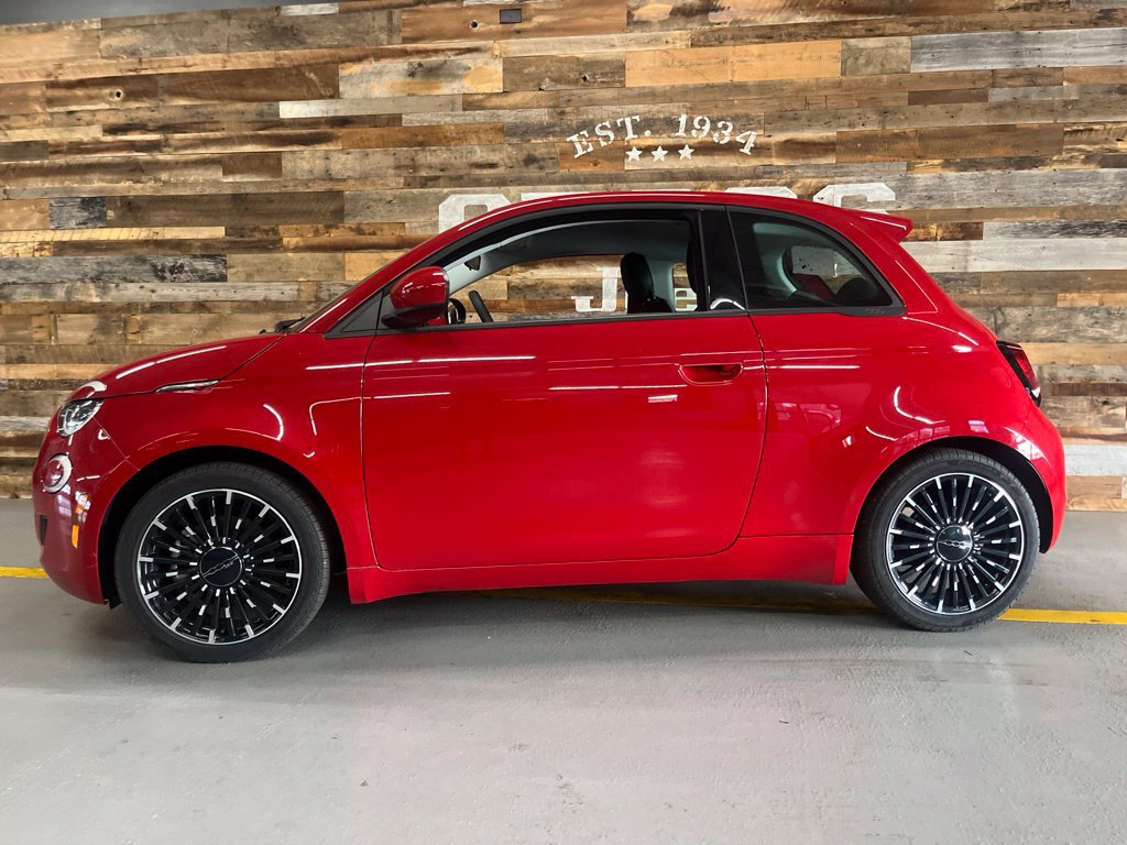 Used 2024 FIAT 500 e (RED) FWD image 11