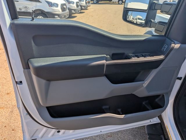 New 2026 Ford F550 4x4 Crew Cab image 15