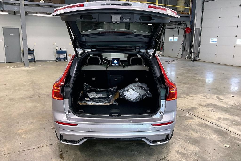 New 2026 Volvo XC60 T8 Plus w/ Climate Package AWD/4WD image 4