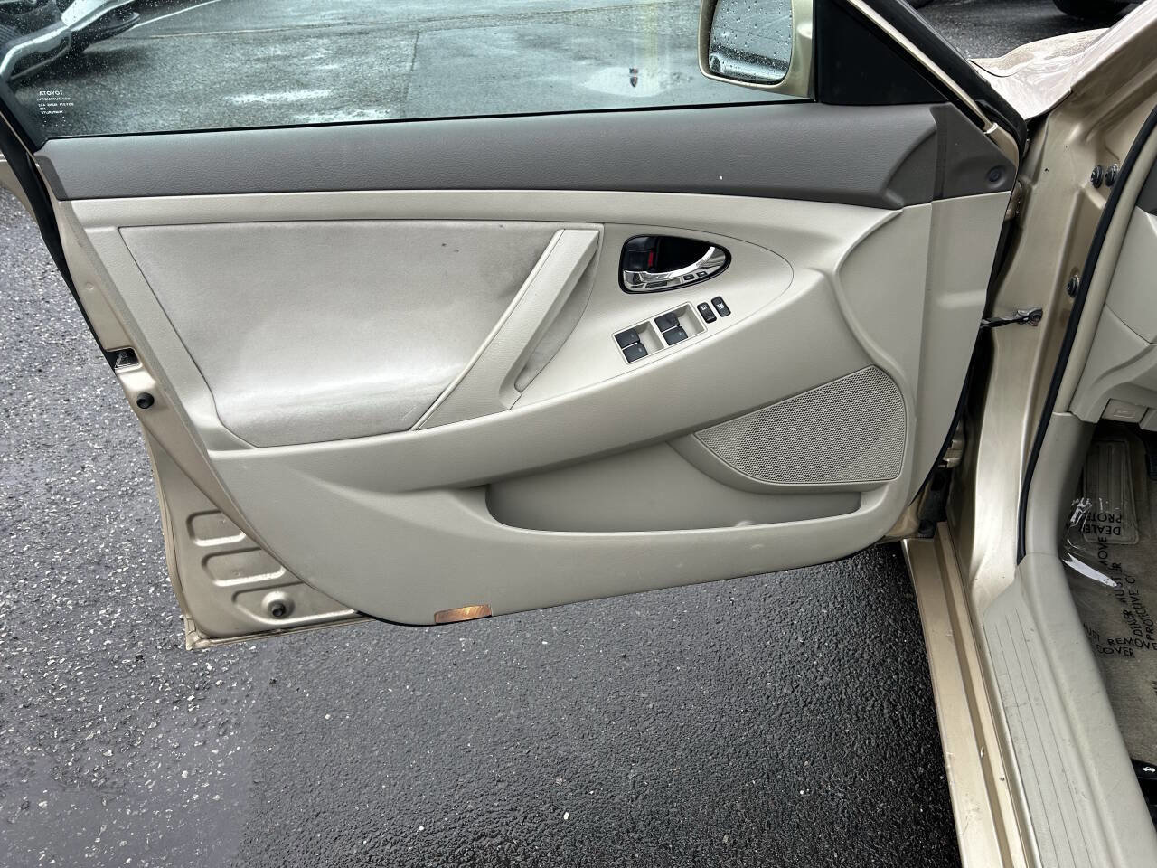 Used 2010 Toyota Camry LE image 12