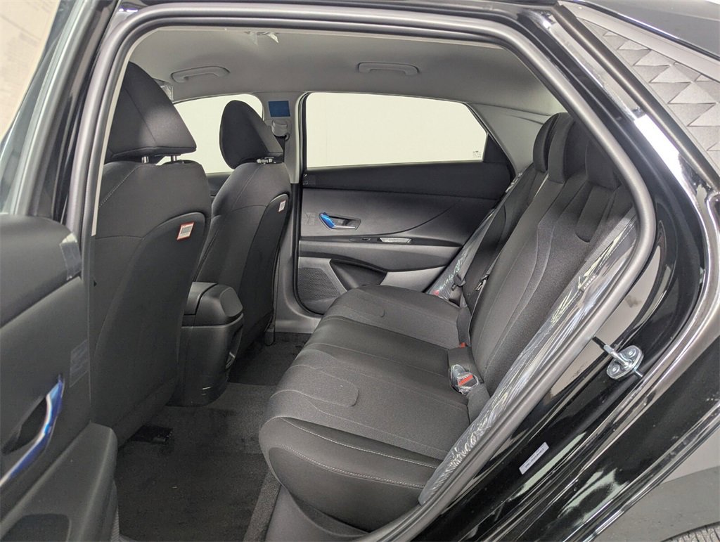 Certified 2025 Hyundai Elantra SE image 25