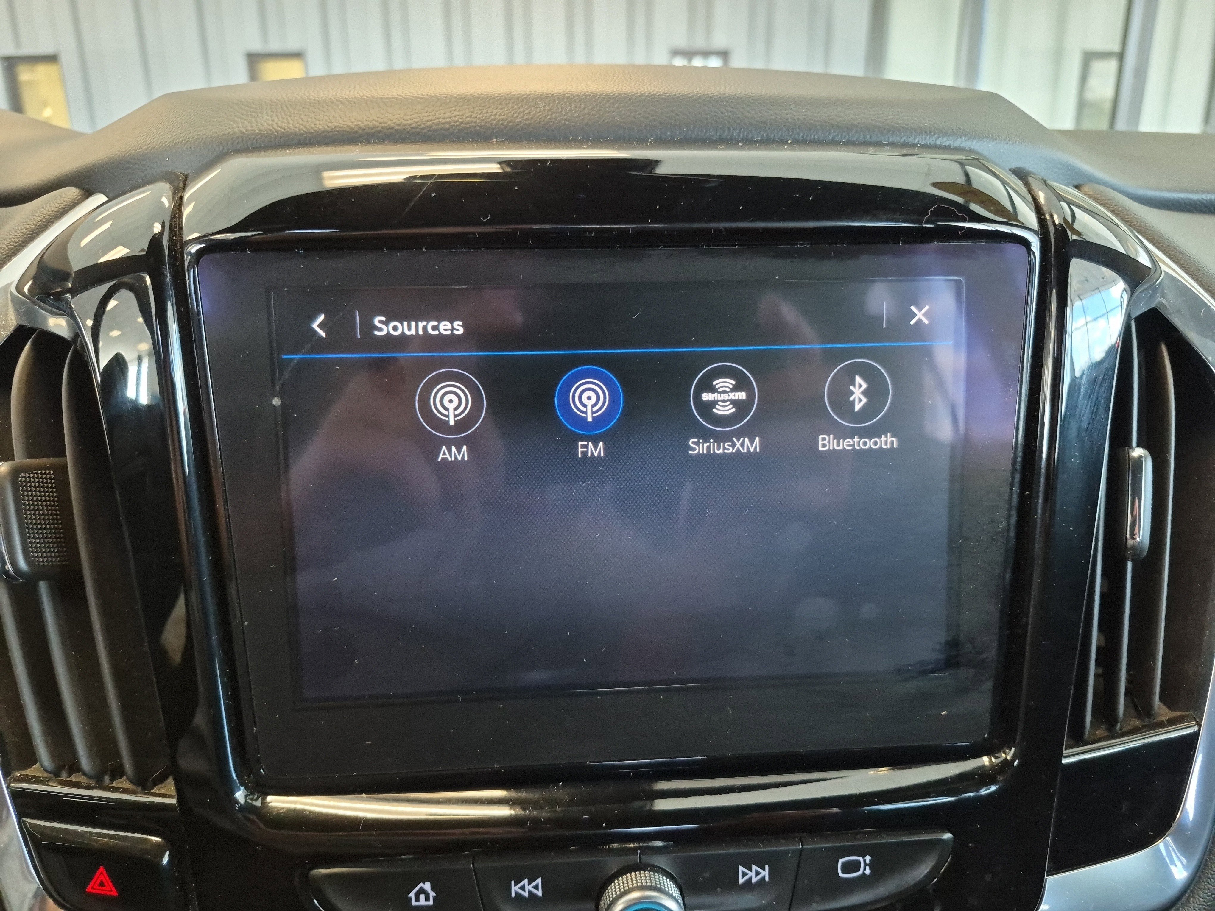 Used 2023 Chevrolet Traverse RS image 34