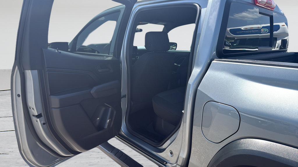 Used 2024 Chevrolet Colorado Trail Boss AWD/4WD image 33
