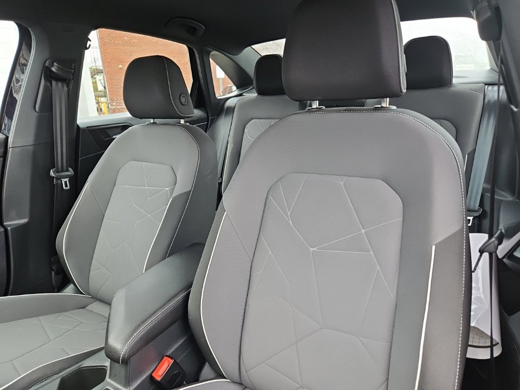 Used 2025 Volkswagen Jetta Sport FWD image 19