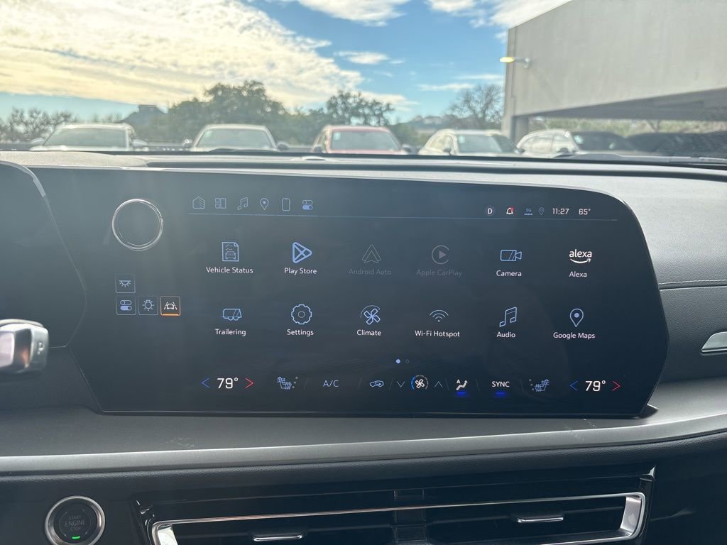 Used 2025 Chevrolet Traverse LT image 19