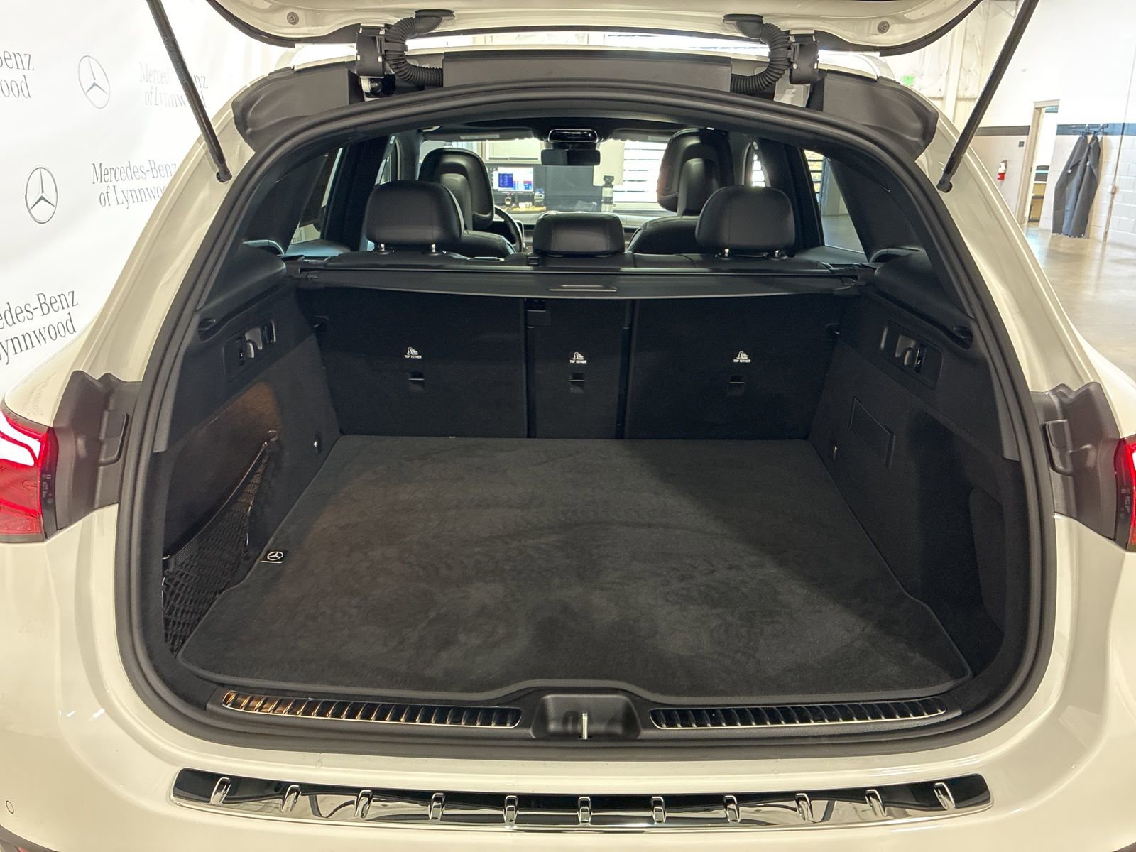 Used 2025 Mercedes-Benz GLC 300 4MATIC image 7