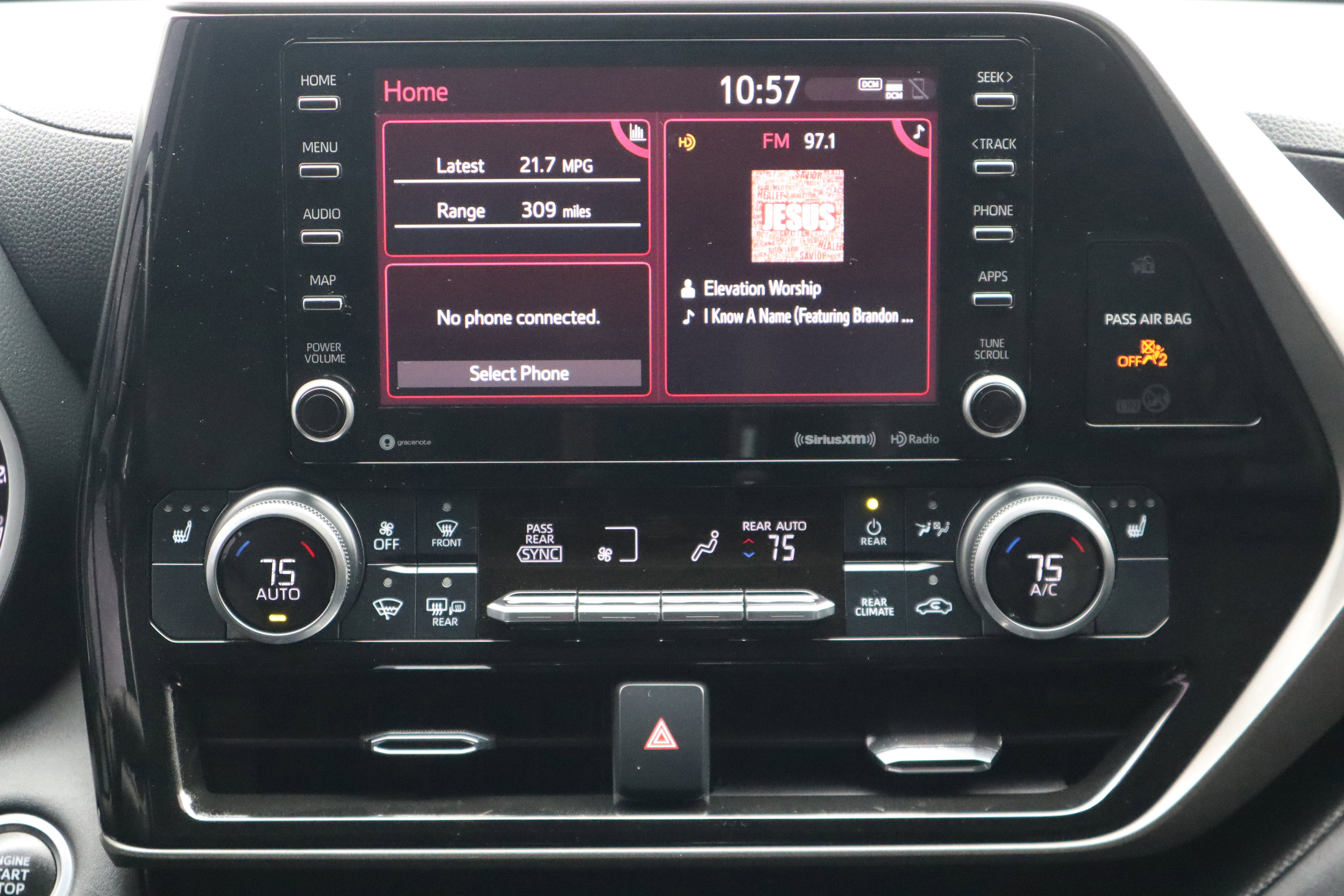 Used 2021 Toyota Highlander XLE image 13