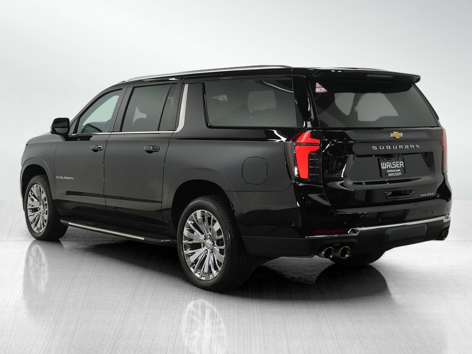 Used 2025 Chevrolet Suburban Premier image 3