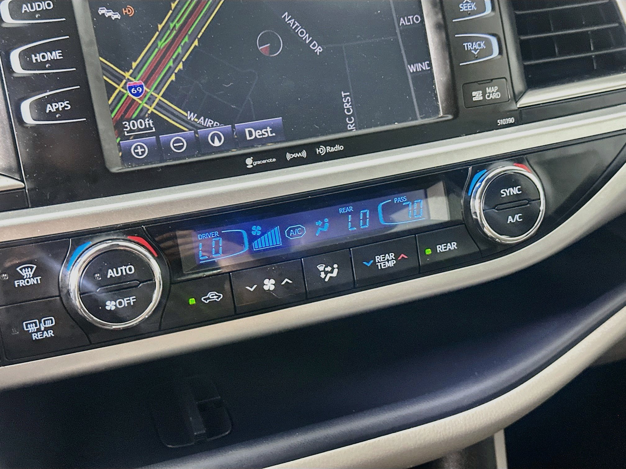 Used 2019 Toyota Highlander XLE FWD image 24