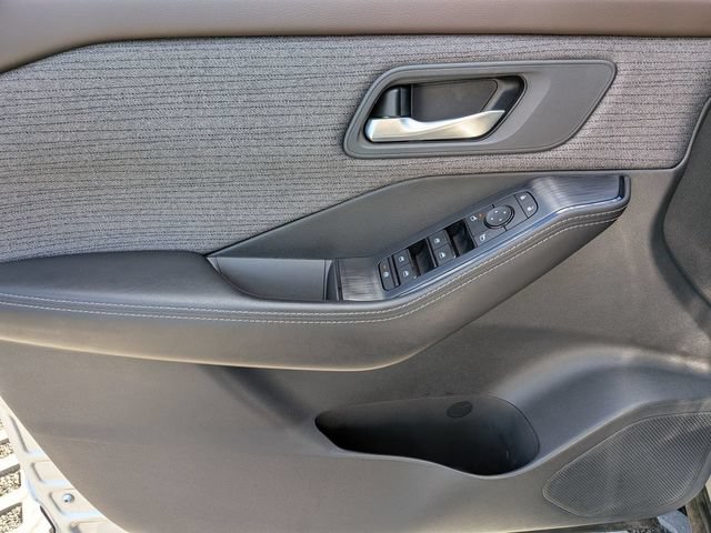Used 2021 Nissan Rogue SV AWD/4WD image 11