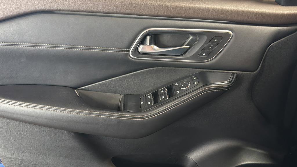 Used 2021 Nissan Rogue Platinum image 20