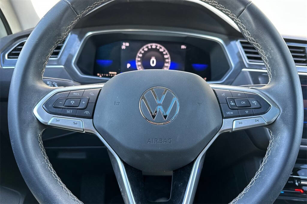 Used 2022 Volkswagen Tiguan SE image 24