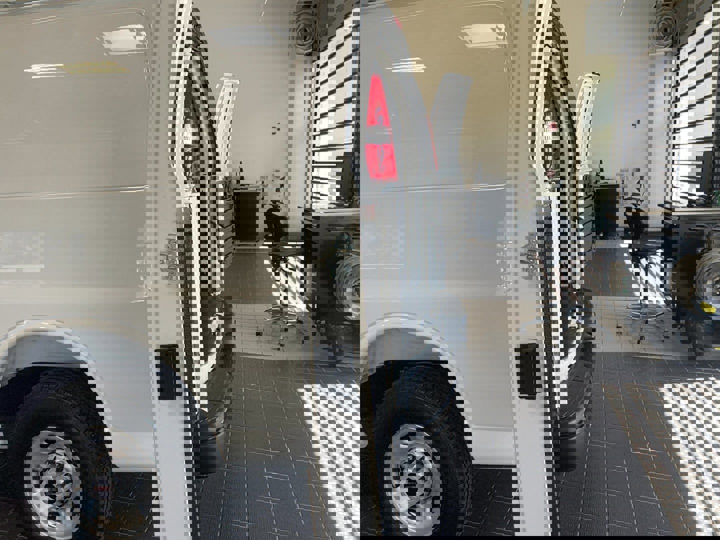 Used 2025 GMC Savana 3500 Extended RWD image 8