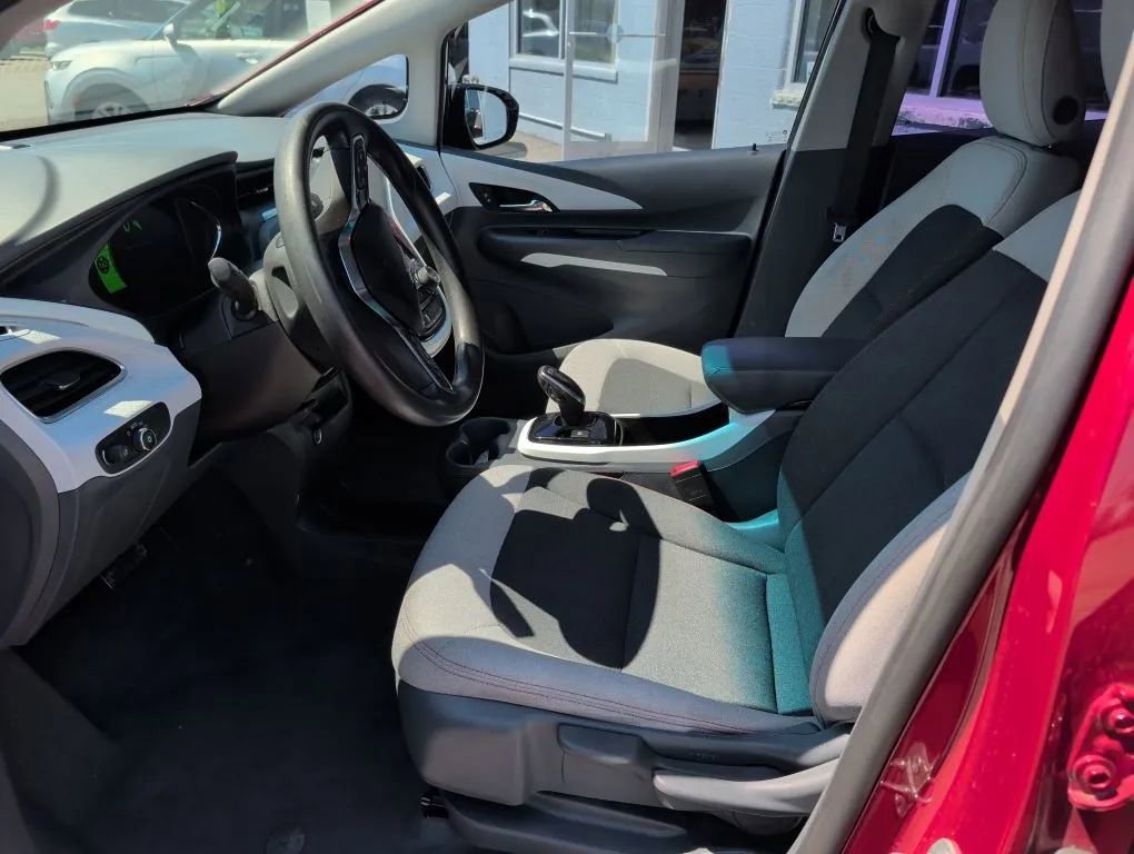 Used 2021 Chevrolet Bolt LT FWD image 12