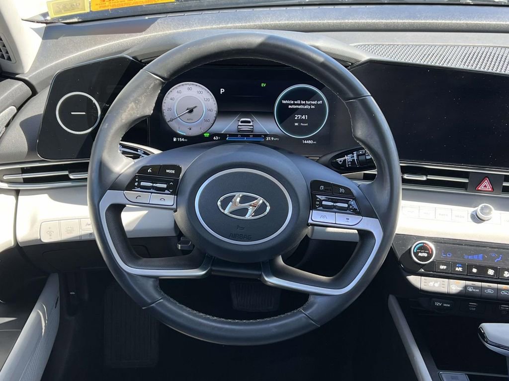 Certified 2023 Hyundai Elantra Limited FWD image 15