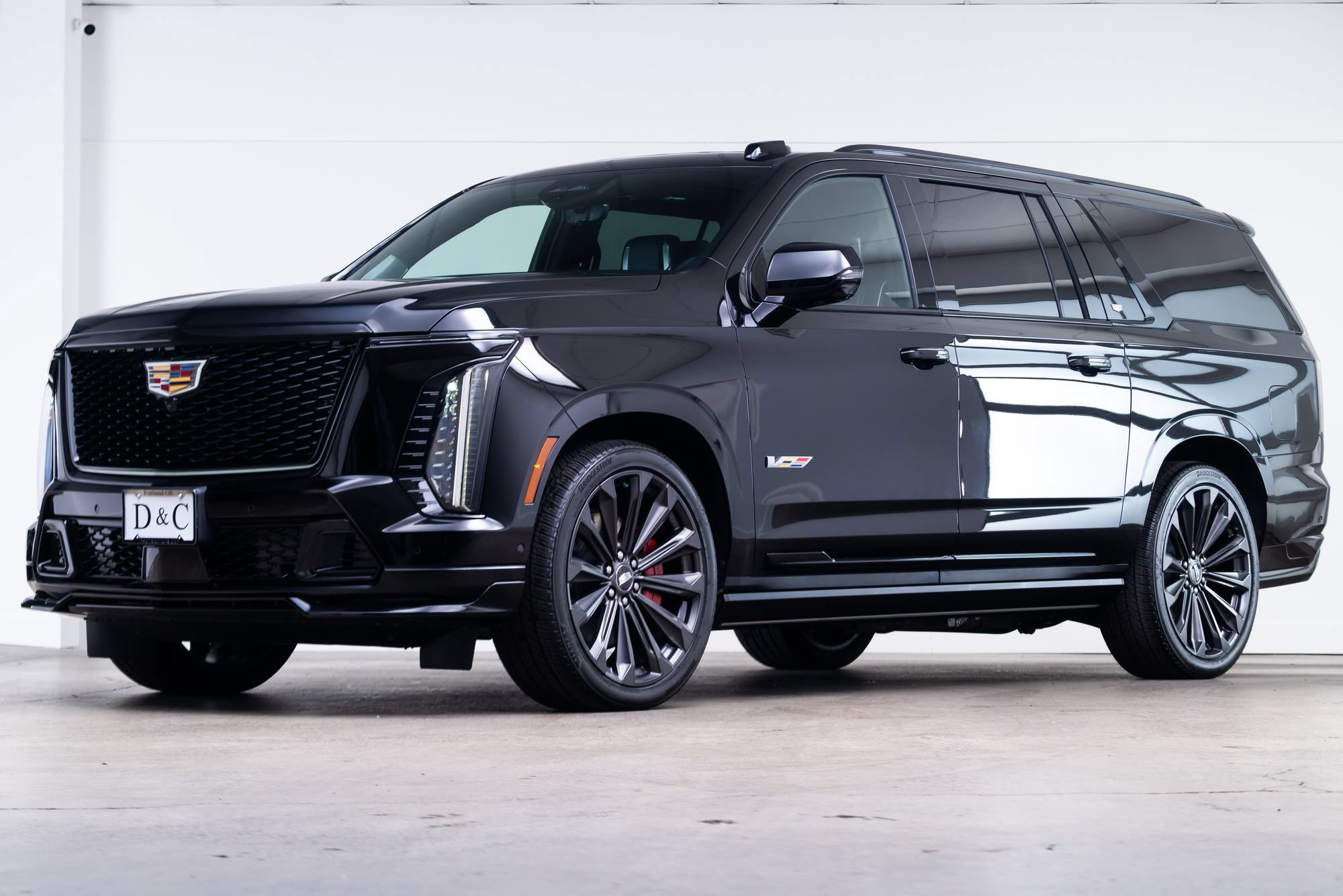 Used 2025 Cadillac Escalade ESV V AWD/4WD image 3