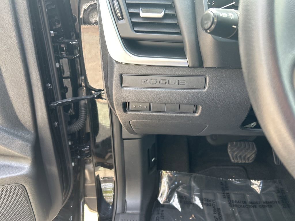 Used 2023 Nissan Rogue S image 22