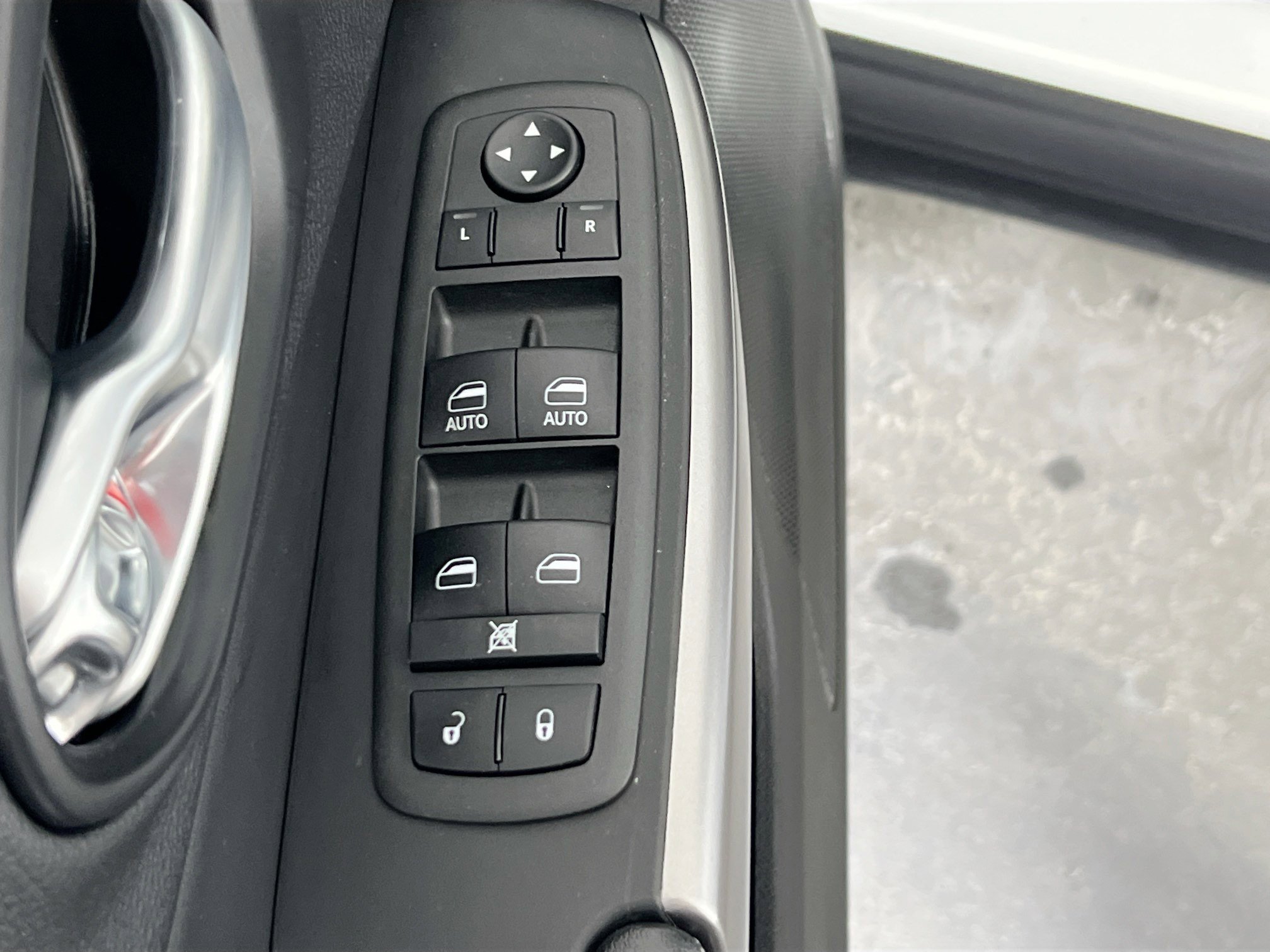 Used 2022 Jeep Cherokee Latitude Lux w/ Sun & Sound Group image 17