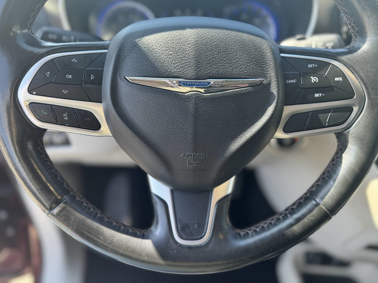 Used 2019 Chrysler Pacifica Touring-L FWD image 12