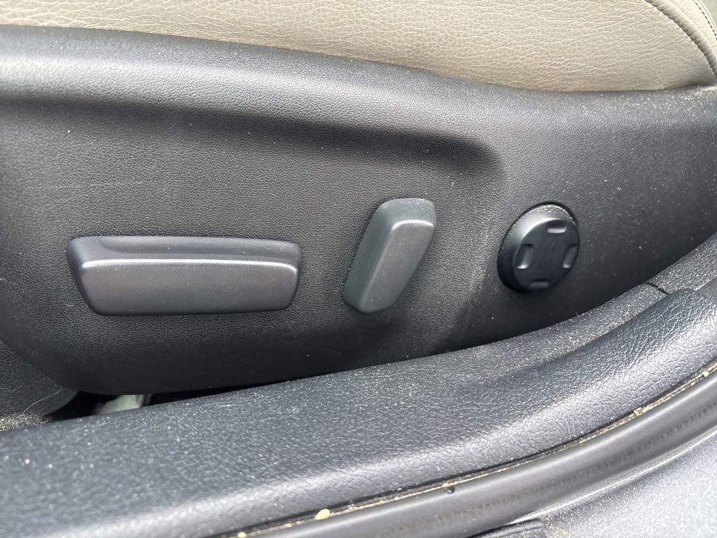 Used 2018 Toyota Avalon XLE w/ All Weather Liner Package image 15